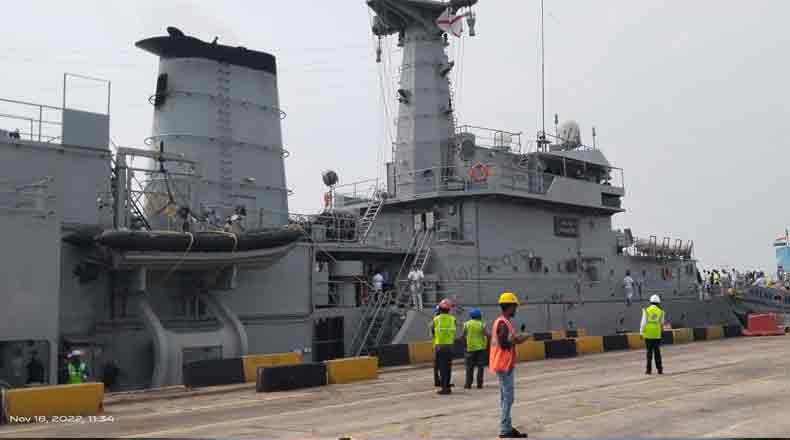 కృష్ణపట్నం పోర్టులో INS సుకన్య యుద్ధనౌక : పెద్ద ఎత్తున తిలకిస్తున్న ప్రజలు