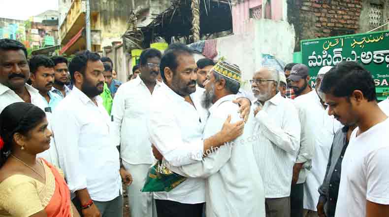 ఎమ్మెల్యే కోటంరెడ్డికి ముస్లింల సత్కారం : ఎప్పుడూ అండగా ఉంటామని హామీ