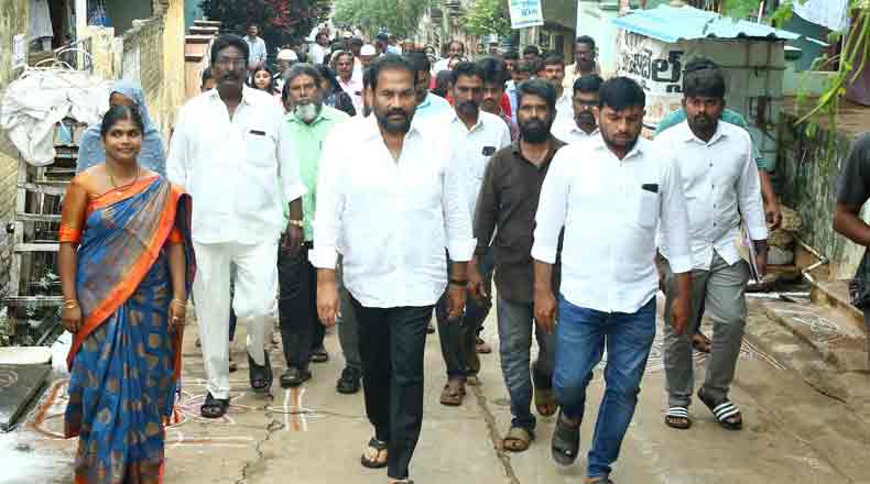 34వ డివిజన్ లో గడప గడపకూ ఎమ్మెల్యే కోటంరెడ్డి శ్రీధర్ రెడ్డి