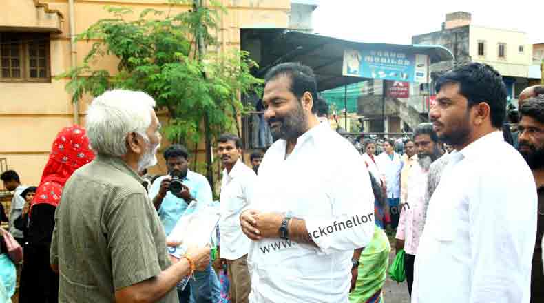 వైసీపి ప్రభుత్వంలో విద్యా, వైద్యానికి పెద్దపీట : ఎమ్మెల్యే కోటంరెడ్డి వెల్లడి