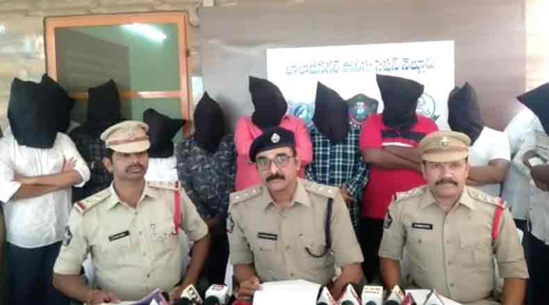 పేకాట బ్యాచ్ ను జైలుకు పంపిన నెల్లూరు పోలీసులు : కృష్ణసింగే నిర్వాహకుడు