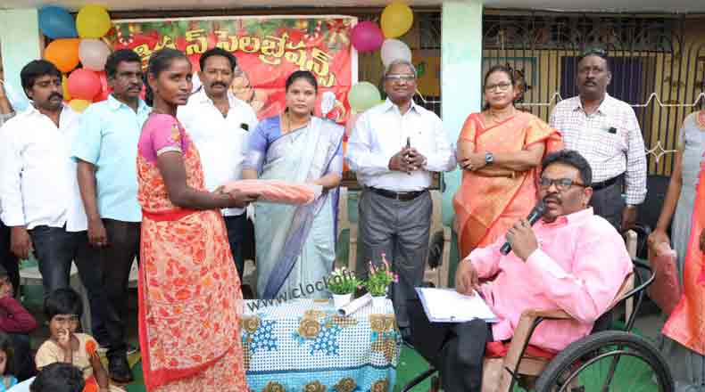 కార్పొరేషన్ స్కూల్లో ప్రీ క్రిస్మస్ వేడుకలు : హాజరైన మేయర్ స్రవంతి