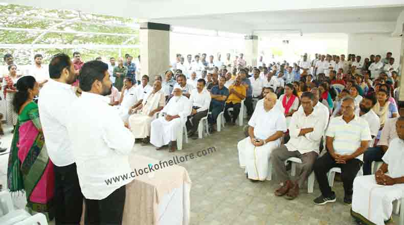 మాగుంట లే అవుట్ లో గడప గడపకూ ఎమ్మెల్యే కోటంరెడ్డి శ్రీధర్ రెడ్డి