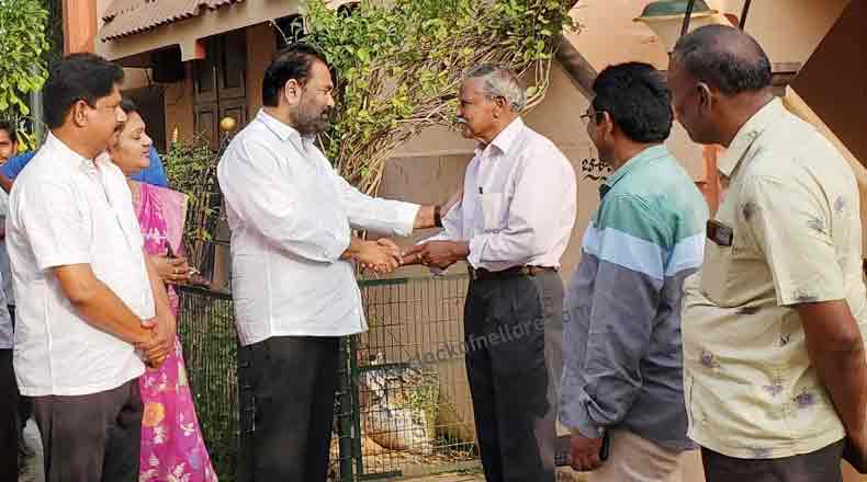 గడప గడపకూ కోటంరెడ్డి : ప్రజలకు ఆప్యాయ పలకరింపు