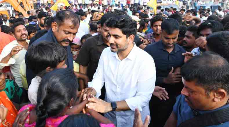 జన ప్రభంజనంలా పాదయాత్ర.. పిడికిలి బిగించి లోకేశ్ విజయకేతనం