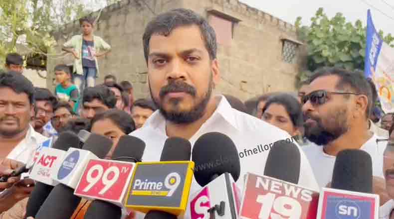 శ్రీధర్ రెడ్డి ఎస్వీఆర్ ను మించిన మహా నటుడు : విమర్శించిన అనీల్