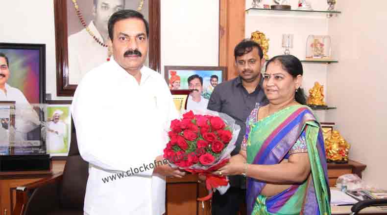 బాధ్యతలు స్వీకరించిన నూతన డిఈఓ గంగా భవాని : మంత్రితో భేటీ