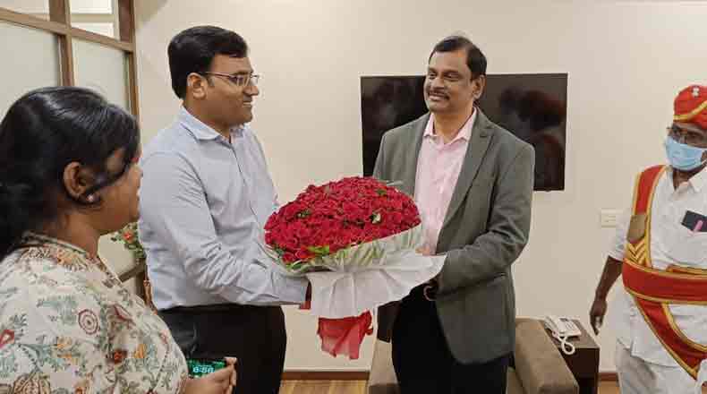నెల్లూరులో హైకోర్టు న్యాయమూర్తి – స్వాగతం పలికిన కలెక్టర్