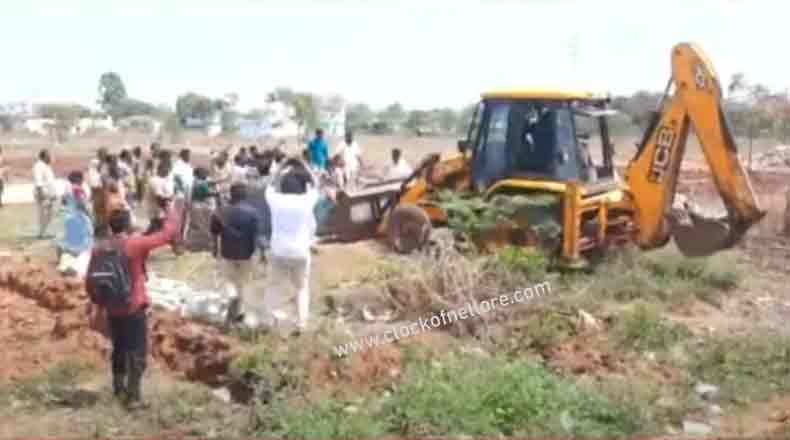 కొత్తూరులో గుడిసెల కూల్చివేత – దళిత సంఘాల నేతల అరెస్ట్