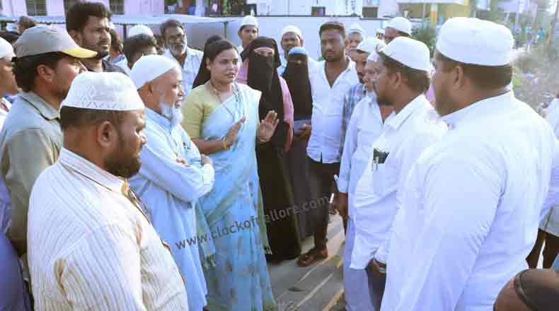 రంజాన్ ఏర్పాట్లను పరిశీలించిన మేయర్ స్రవంతి : వసతులపై అధికారులకు ఆదేశాలు