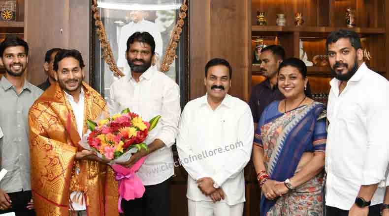 సిఎం జగన్ ను కలిసిన ఎమ్మెల్సీ చంద్రశేఖర్ రెడ్డి
