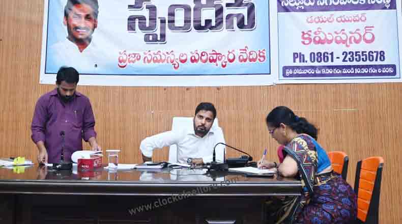 గడువులోగా సమస్యలను పరిష్కరించండి : అధికారులకు కమిషనర్ ఆదేశం