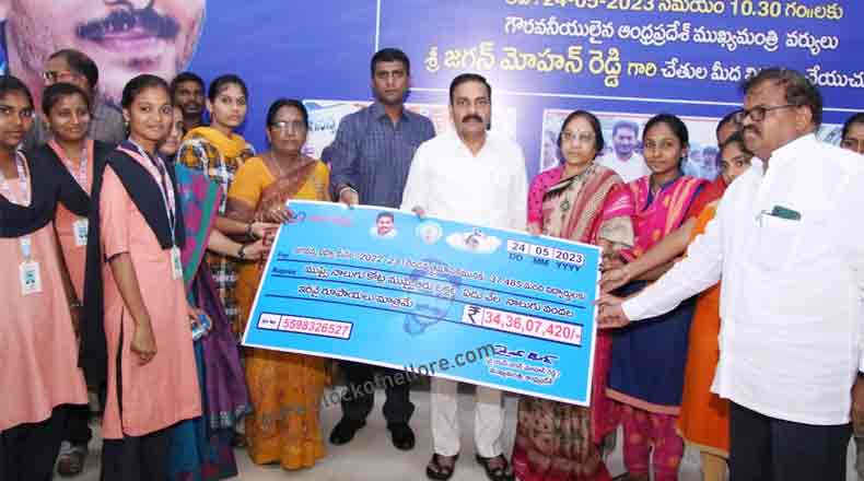 పేద విద్యార్ధులకు అండగా విద్యా దీవెన : మంత్రి కాకాణి వెల్లడి