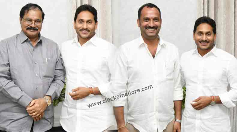 ముఖ్యమంత్రితో నెల్లూరు నేతల భేటీ : రాజకీయ అంశాలపై చర్చ