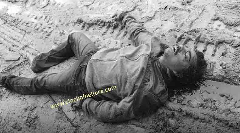 నెల్లూరు రైల్వే స్టేషన్ లో వాచ్ మెన్ దారుణ హత్య