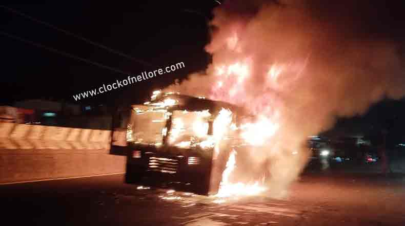 చెన్నైలో కాలి బూడిదైన నెల్లూరు ఆర్టీసీ బస్సు