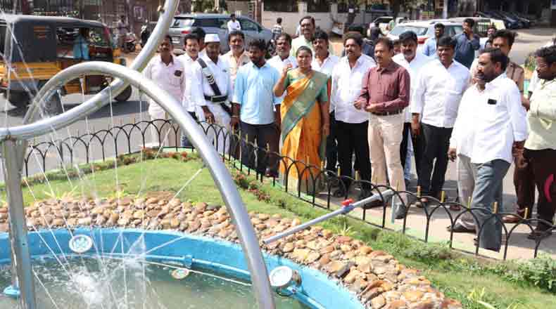 డివైడర్ల సుందరీకరణ పనులు తనిఖీ చేసిన నెల్లూరు మేయర్ స్రవంతి