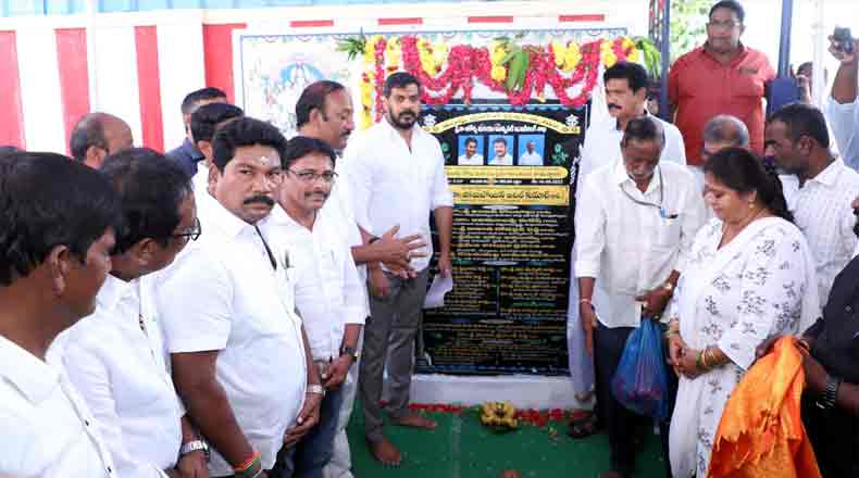 16వ డివిజన్ లో అభివృద్ధి కార్యక్రమాలు : శంఖుస్థాపన చేసిన అనీల్