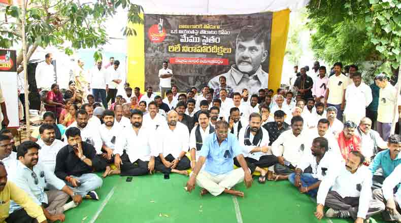 నేను సైతం అంటూ చంద్రబాబు కోసం కోటంరెడ్డి రక్త సంతకం
