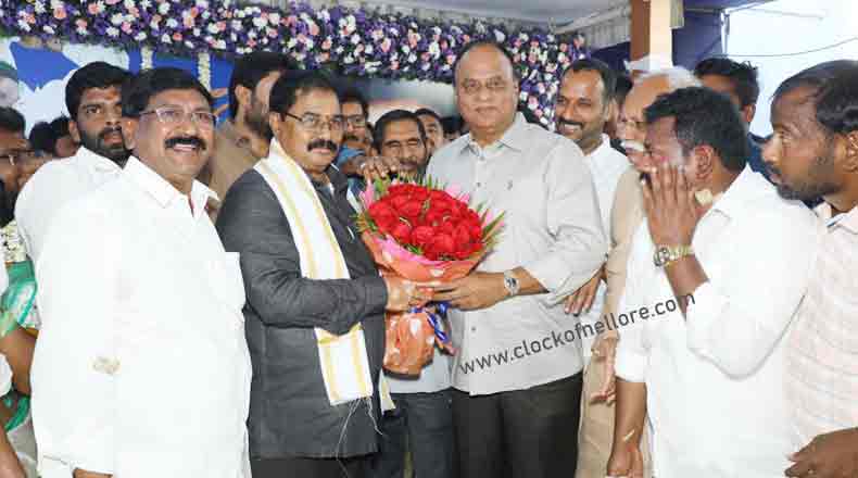 ఘనంగా ఆదాల జన్మదిన వేడుకలు : శుభాకాంక్షలు తెలిపిన నేతలు