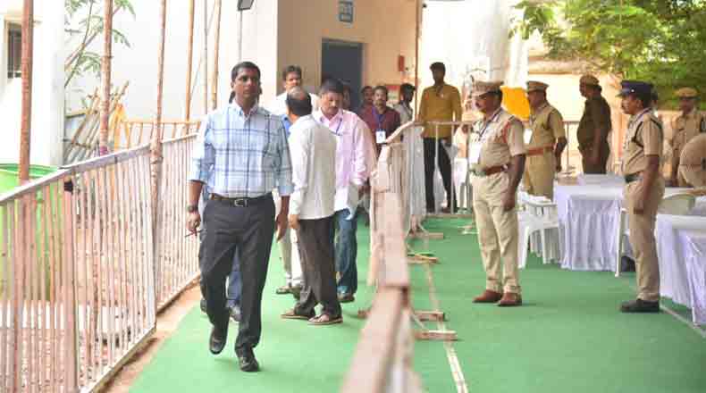 నెల రోజుల్లోగా EVM ల తనిఖీ పూర్తి చేయండి : అధికారులకు కలెక్టర్ ఆదేశం