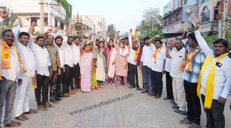 మా నాన్నను గెలిపించండి : ప్రచారం నిర్వహిస్తున్న కోటంరెడ్డి కుమార్తెలు