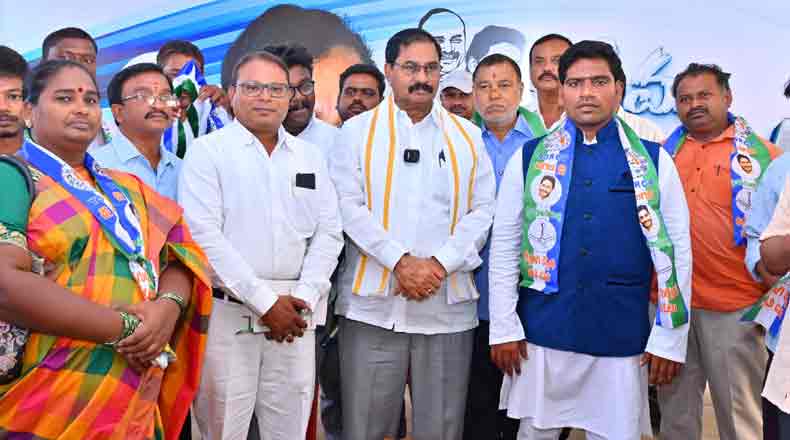 వైసీపిలో చేరిన ఆమ్ ఆద్మీ పార్టీ జిల్లా అధ్యక్షులు సర్ధార్