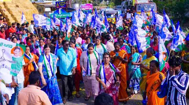 నెల్లూరు అభివృద్ధి విజయసాయిరెడ్డితోనే సాధ్యం : ప్రచారంలో నేహారెడ్డి వెల్లడి