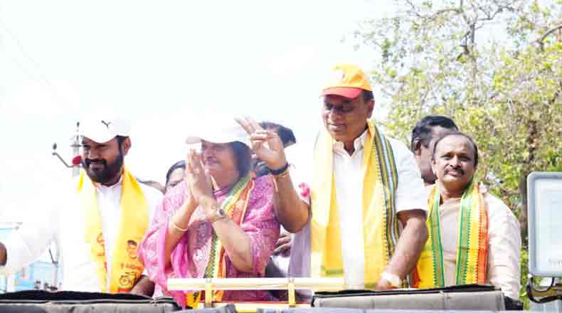 అభివృద్ధే మా ధ్యేయం… స్పష్టం చేసిన విపిఆర్ దంపతులు : కోవూరులో భారీ రోడ్ షో