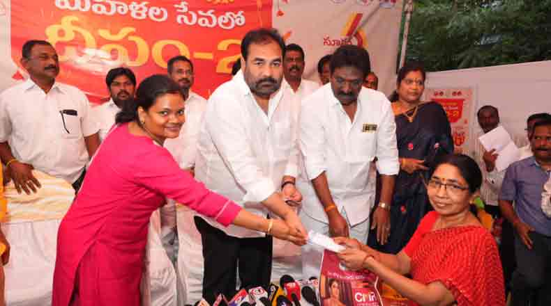 ప్రతీ హామీ నెరవేరుతుంది : ఉచిత గ్యాస్ సిలిండర్లు పంపిణీ చేసిన కోటంరెడ్డి