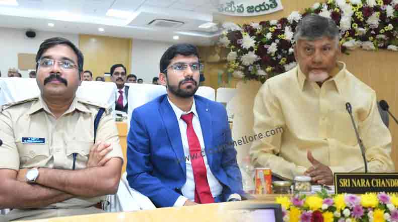 కలెక్టర్ల సమావేశంలో నెల్లూరు కలెక్టర్ ఆనంద్ పవర్ పాయింట్ ప్రజెంటేషన్