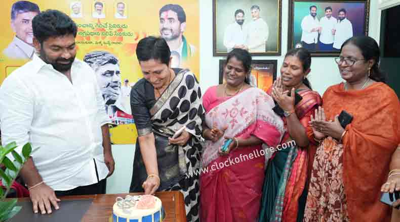 ఎమ్మెల్యే కార్యాలయంలో మాజీ మేయర్ భానుశ్రీ జన్మదిన వేడుకలు