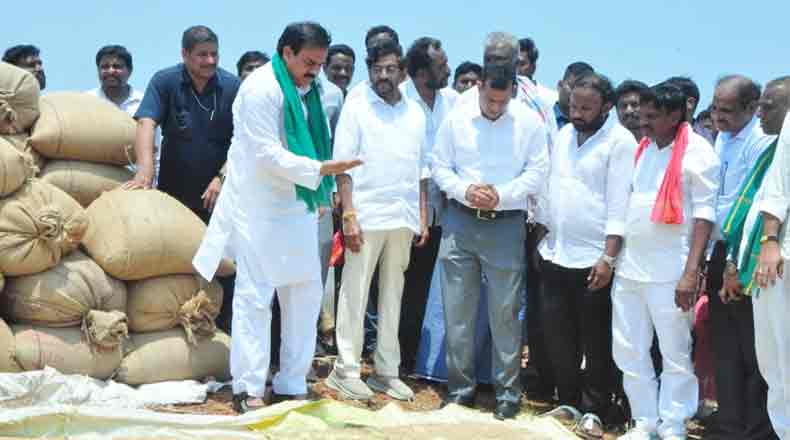 నెల్లూరుజిల్లాలో మంత్రి నాదెండ్ల సుడిగాలి పర్యటన : అధికారులు, మిల్లర్లతో సమీక్షలు